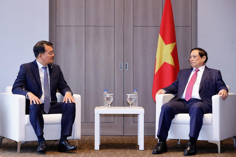 Thủ tướng tiếp &amp;ocirc;ng Hyoung Ki Kim - Ph&amp;oacute; Chủ tịch Tập đo&amp;agrave;n ki&amp;ecirc;m Tổng Gi&amp;aacute;m đốc Celltrion Inc - Ảnh: VGP