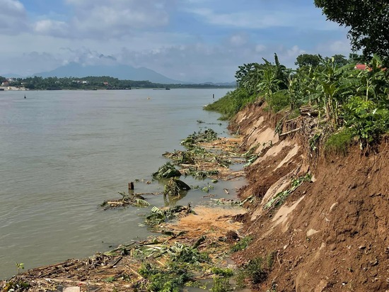 Vị tr&amp;iacute; sạt lở từ Km31+950 - Km32+260 đ&amp;ecirc; tả s&amp;ocirc;ng Đ&amp;agrave;, thuộc địa b&amp;agrave;n x&amp;atilde; D&amp;acirc;n Quyền, huyện Tam N&amp;ocirc;ng