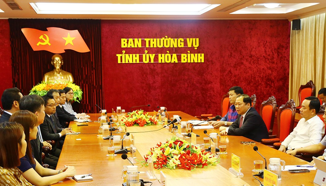 B&amp;iacute; thư Tỉnh ủy H&amp;ograve;a B&amp;igrave;nh Nguyễn Phi Long trao đổi với l&amp;atilde;nh đạo Tập đo&amp;agrave;n Meiko Nhật Bản tại buổi l&amp;agrave;m việc.