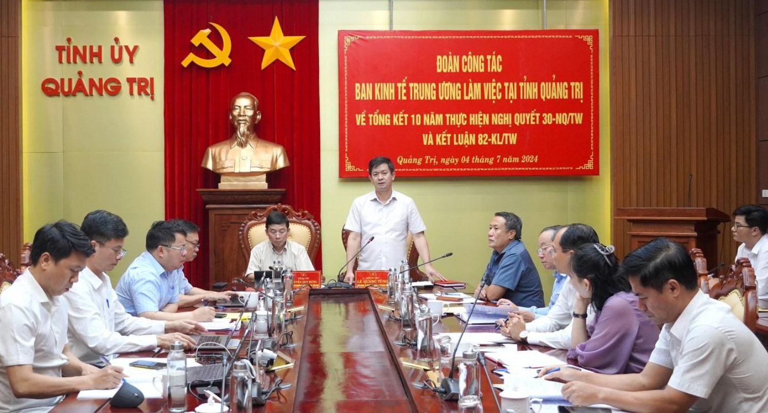 B&amp;iacute; thư Tỉnh ủy, Trưởng Đo&amp;agrave;n đại biểu Quốc hội tỉnh L&amp;ecirc; Quang T&amp;ugrave;ng ph&amp;aacute;t biểu tại buổi l&amp;agrave;m việc