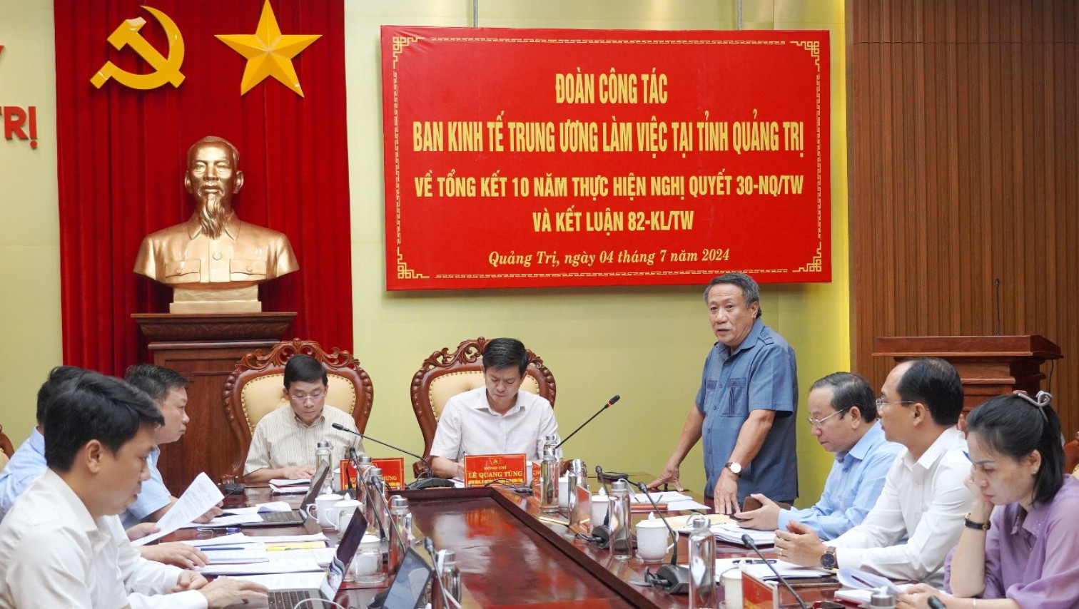 Ph&amp;oacute; Chủ tịch Thường trực UBND tỉnh H&amp;agrave; Sỹ Đồng b&amp;aacute;o c&amp;aacute;o c&amp;aacute;c nội dung tại buổi l&amp;agrave;m việc