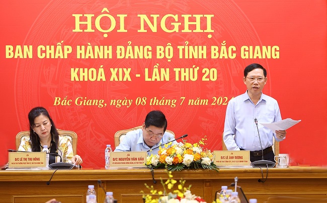 Đồng ch&amp;iacute; L&amp;ecirc; &amp;Aacute;nh Dương - Chủ tịch UBND tỉnh ph&amp;aacute;t biểu tại hội nghị.