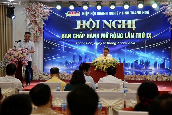 Hội vi&amp;ecirc;n tr&amp;igrave;nh b&amp;agrave;y tham luận về chuyển đổi số trong doanh nghiệp