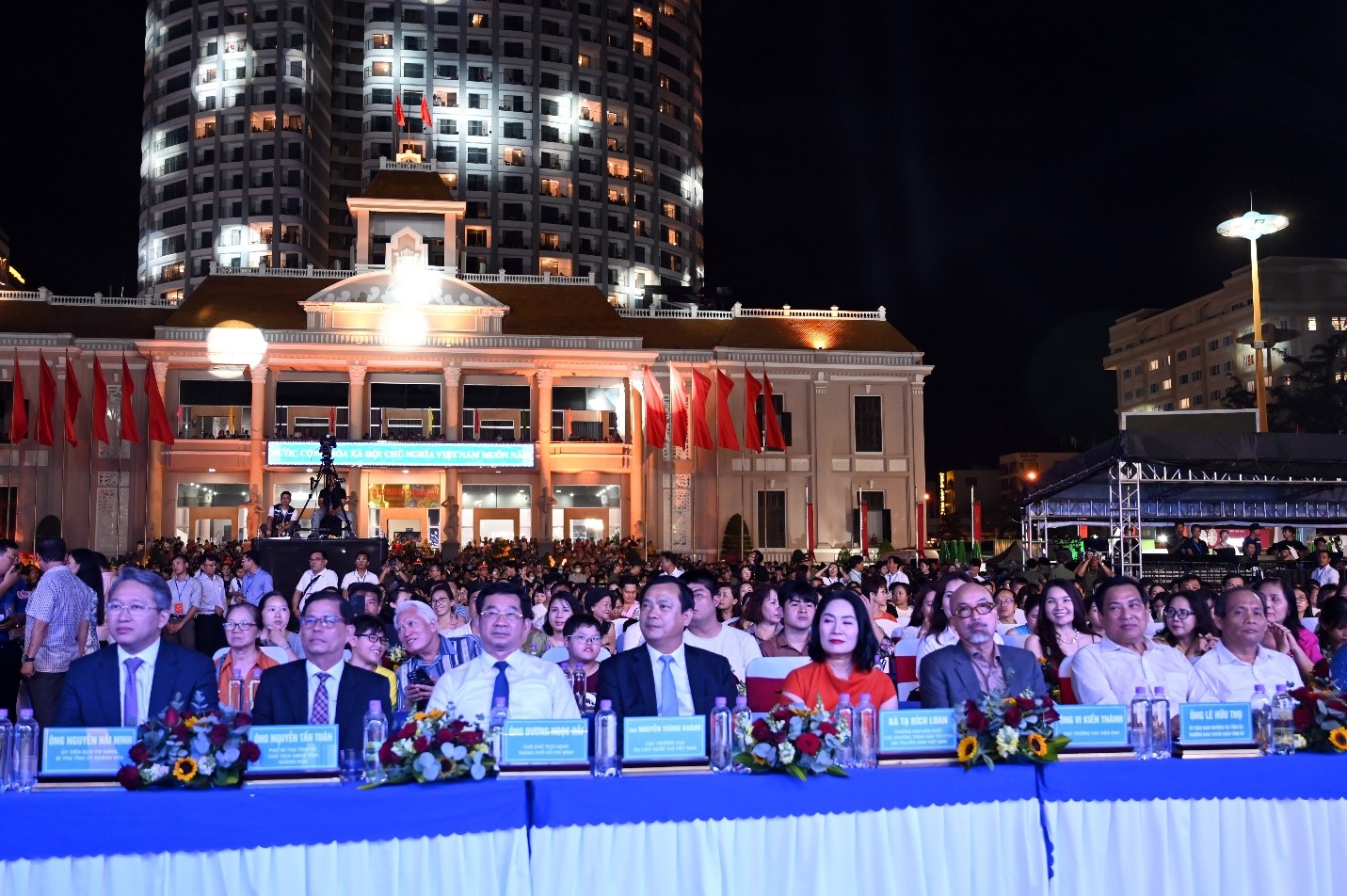 L&amp;atilde;nh đạo c&amp;aacute;c Bộ ban, ng&amp;agrave;nh TW v&amp;agrave; l&amp;atilde;nh đạo tỉnh Kh&amp;aacute;nh H&amp;ograve;a  (B&amp;igrave;a tr&amp;aacute;i qua) &amp;Ocirc;ng Nguyễn Hải Ninh &amp;ndash; B&amp;iacute; Thư Tỉnh Ủy Kh&amp;aacute;nh H&amp;ograve;a  &amp;Ocirc;ng Nguyễn Tấn Tu&amp;acirc;n- Chủ tịch UBND tỉnh Kh&amp;aacute;nh H&amp;ograve;a  &amp;Ocirc;ng Dương Ngọc Hải P.Chủ tịch UBND TP Hồ Ch&amp;iacute; Minh  &amp;Ocirc;ng Nguyễn Tr&amp;ugrave;ng Kh&amp;aacute;nh Cục Trưởng Cục Du Lịch Quốc Gia Việt nam