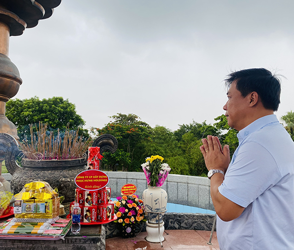 &amp;Ocirc;ng Cao T&amp;ugrave;ng L&amp;acirc;m - B&amp;iacute; thư Chi bộ, Chủ tịch Hội đồng Quản trị  C&amp;ocirc;ng Cp X&amp;acirc;y dựng Phục Hưng d&amp;acirc;ng hương tại Th&amp;agrave;nh cổ Quảng Trị