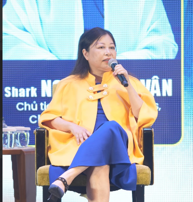 B&amp;agrave; Nguyễn Phi V&amp;acirc;n