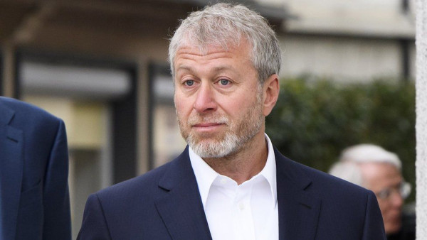 Tỷ phú Roman Abramovich: Từ cậu bé mồ côi đến nhà tài phiệt có tài sản kếch xù