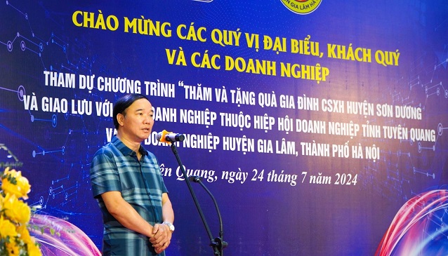 Chủ tịch Hiệp hội doanh nghiệp tỉnh Tuy&amp;ecirc;n Quang Nguyễn Hữu Thập ph&amp;aacute;t biểu tại chương tr&amp;igrave;nh giao lưu