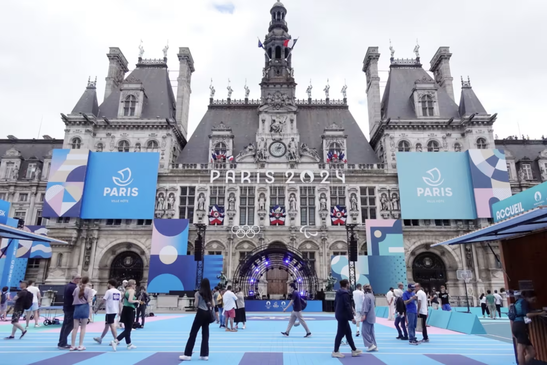 Kh&amp;aacute;ch sạn Hotel de Ville được trang ho&amp;agrave;ng cho Thế vận hội Olympic tại Paris