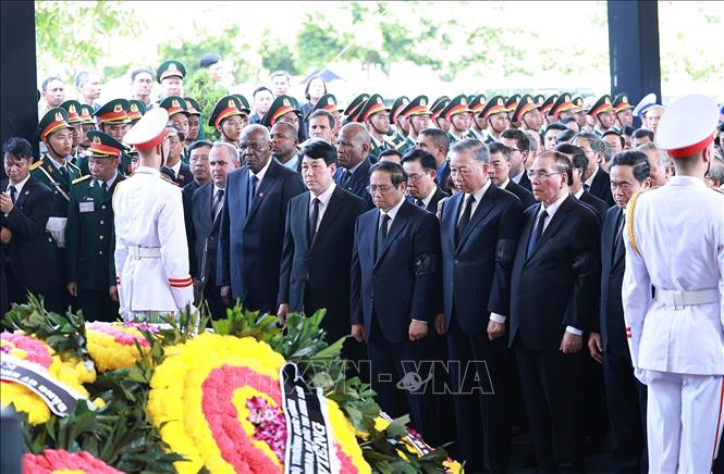 C&amp;aacute;c đồng ch&amp;iacute; l&amp;atilde;nh đạo, nguy&amp;ecirc;n l&amp;atilde;nh đạo Đảng, Nh&amp;agrave; nước, đại biểu trong nước v&amp;agrave; quốc tế tại Lễ an t&amp;aacute;ng Tổng B&amp;iacute; thư Nguyễn Ph&amp;uacute; Trọng. Ảnh: TTXVN