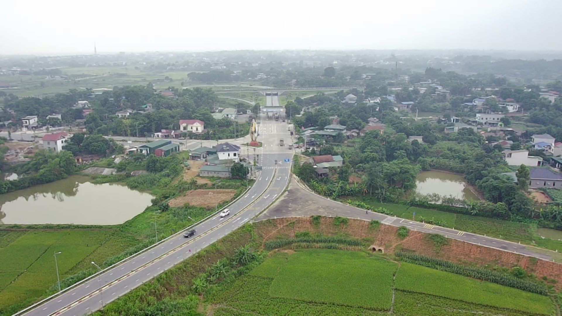 Đoạn n&amp;uacute;t giao IC-9, nối đường cao tốc Nội B&amp;agrave;i - L&amp;agrave;o Cai với đường Hồ Ch&amp;iacute; Minh