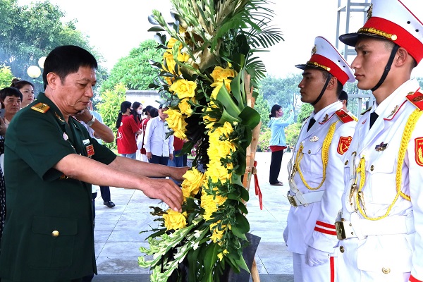 Doanh nh&amp;acirc;n cựu chiến binh Trịnh Xu&amp;acirc;n L&amp;acirc;m, trưởng  đo&amp;agrave;n Hiệp hội DN Thanh Ho&amp;aacute; trong buổi d&amp;acirc;ng ng&amp;agrave;y 27/7