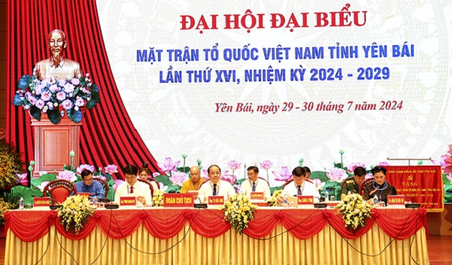 Đo&amp;agrave;n chủ tịch điều h&amp;agrave;nh Đại hội