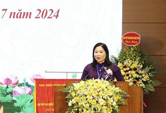 Đồng ch&amp;iacute; Vũ&amp;nbsp;Thị Hiền Hạnh&amp;nbsp;- Ph&amp;oacute;&amp;nbsp;Chủ tịch UBND tỉnh&amp;nbsp;đ&amp;atilde;&amp;nbsp;th&amp;ocirc;ng tin những kết quả nổi bật trong c&amp;ocirc;ng t&amp;aacute;c phối hợp giữa UBND tỉnh với Ủy ban MTTQ Việt Nam tỉnh