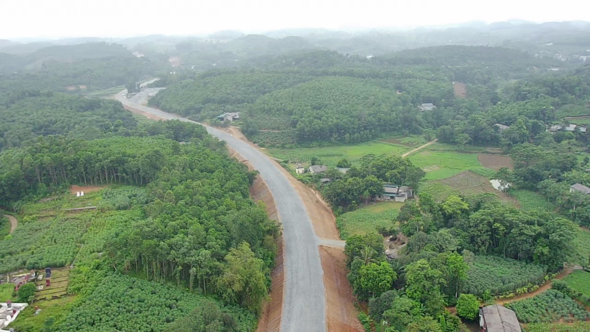 Tổng chiều d&amp;agrave;i tuyến đường l&amp;agrave; 7,647 km, tốc độ thiết kế 80 km/h