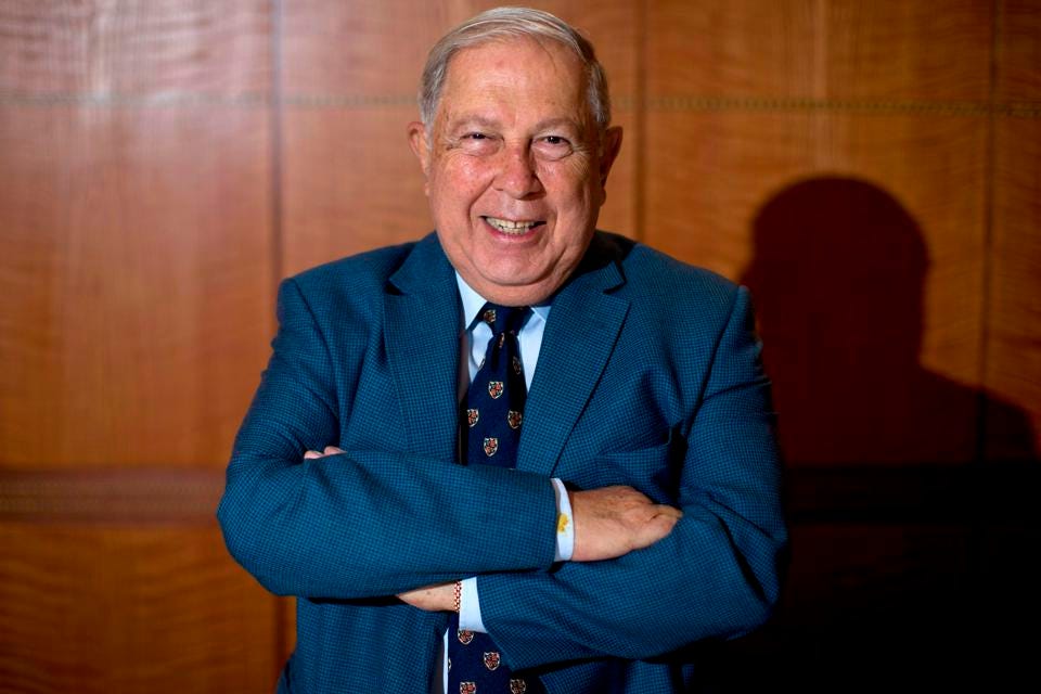 Chủ tịch h&amp;atilde;ng dược phẩm Ấn Độ Cipla, Yusuf Hamied chụp ảnh ch&amp;acirc;n dung tại London v&amp;agrave;o ng&amp;agrave;y 9 th&amp;aacute;ng 3 năm 2016 (Nguồn: GETTY).