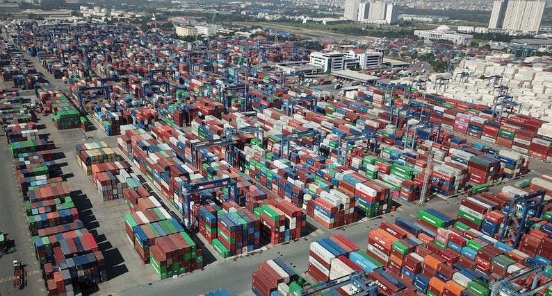 Container h&amp;agrave;ng ho&amp;aacute; tồn b&amp;atilde;i tại T&amp;acirc;n Cảng- C&amp;aacute;t L&amp;aacute;i