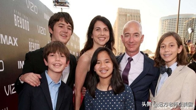 Gia đ&amp;igrave;nh MacKenzie v&amp;agrave; Bezos