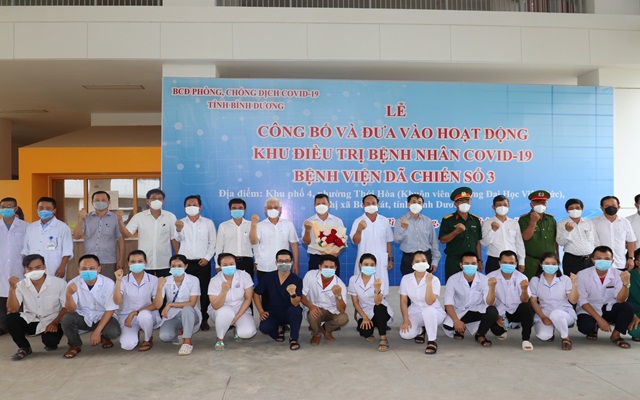 Tập thể c&amp;aacute;n bộ, Y b&amp;aacute;c sĩ  thuộc Bệnh viện d&amp;atilde; chiến số 3