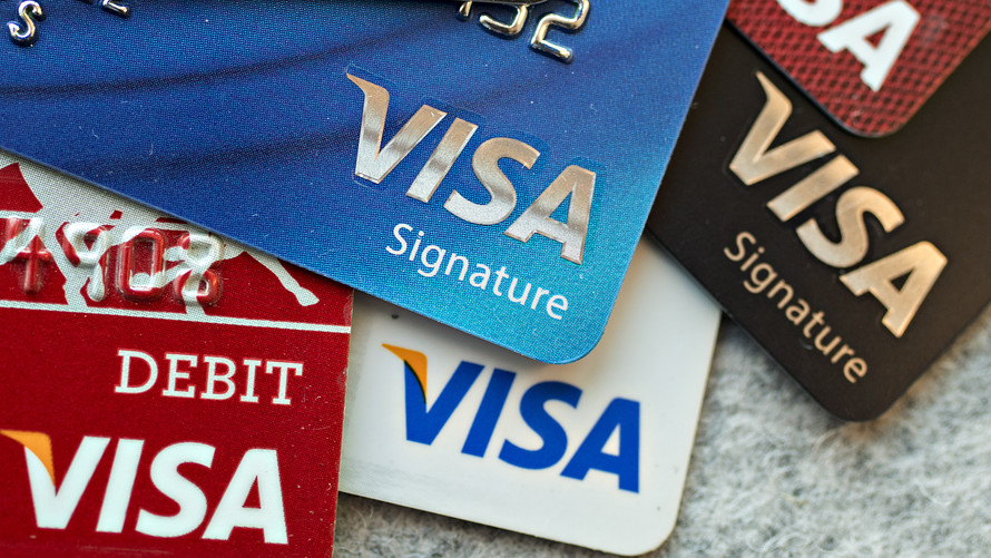 Những tấm thẻ của VISA đ&amp;atilde; rất quen thuộc với người d&amp;ugrave;ng thế giới