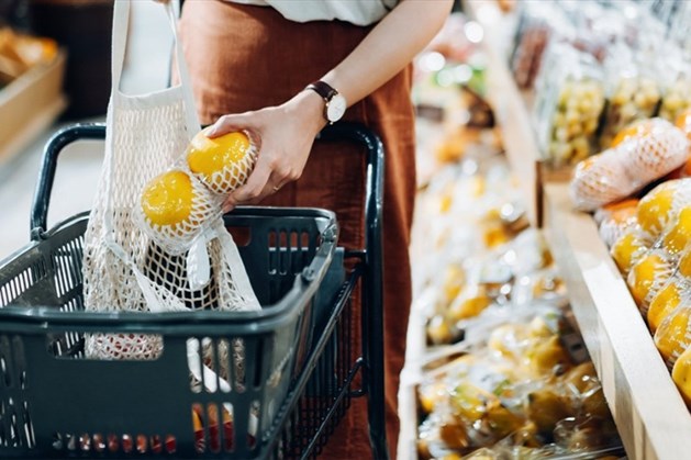 Nhiều người đ&amp;atilde; chủ động thay đổi khung giờ mua sắm để tr&amp;aacute;nh tập trung đ&amp;ocirc;ng người