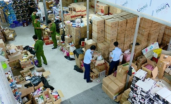Tại thời điểm kiểm tra, tất cả số h&amp;agrave;ng h&amp;oacute;a tr&amp;ecirc;n kh&amp;ocirc;ng c&amp;oacute; ho&amp;aacute; đơn, chứng từ chứng minh nguồn gốc xuất xứ