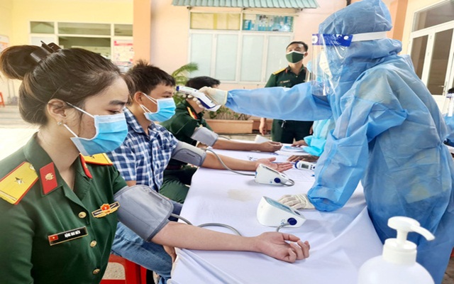 Theo c&amp;ocirc;ng bố của Bộ Y tế, tốc độ ti&amp;ecirc;m vắc xin của B&amp;igrave;nh Dương &amp;iacute;t hơn Long An v&amp;agrave;  Đồng Th&amp;aacute;p. (ảnh B&amp;aacute;o Tuổi Trẻ)