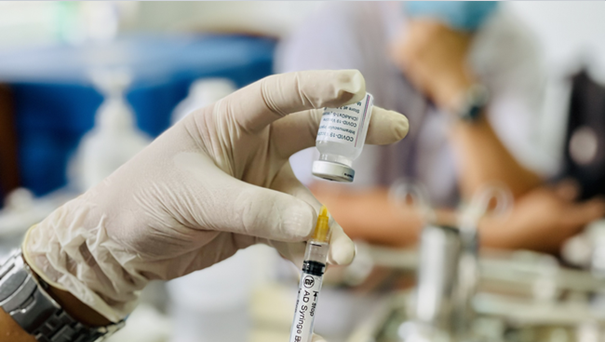 Bộ Y tế ph&amp;acirc;n bổ tới B&amp;igrave;nh Dương đ&amp;atilde; nhiều hơn, trong đ&amp;oacute; c&amp;oacute; 220.000 liều AstraZeneca v&amp;agrave; tr&amp;ecirc;n 65.000 liều Moderna; ngo&amp;agrave;i ra, c&amp;ograve;n 1.170 liều vắc xin Pfizer. (ảnh B&amp;aacute;o D&amp;acirc;n Việt)