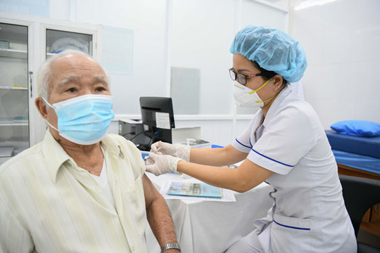 Tính từ ngày 8-3 đến 12h ngày 9-8, TP nhận được 4.111.040 liều vắc xin và đã tổ chức tiêm được 3.430.990 mũi tiêm. Tính từ ngày 8-3 đến 12h ngày 9-8, TP nhận được 4.111.040 liều vắc xin và đã tổ chức tiêm được 3.430.990 mũi tiêm.