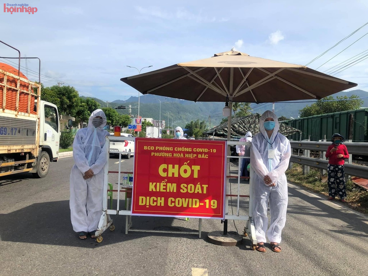 C&amp;aacute;c c&amp;ocirc; gi&amp;aacute;o nghỉ dạy đ&amp;atilde; t&amp;igrave;nh nguyện tham gia v&amp;agrave;o tuyến đầu chống dịch. Với nhiệt huyết, &amp;yacute; thức tr&amp;aacute;ch nhiệm. To&amp;agrave;n ng&amp;agrave;nh gi&amp;aacute;o dục mong chung tay c&amp;ugrave;ng th&amp;agrave;nh phố, c&amp;aacute;c ban ng&amp;agrave;nh...sớm đẩy l&amp;ugrave;i dịch bệnh.