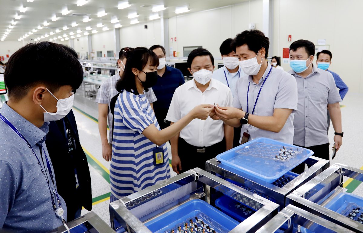 Đo&amp;agrave;n c&amp;ocirc;ng t&amp;aacute;c thăm d&amp;acirc;y chuyền sản xuất của c&amp;ocirc;ng ty Almus Vina