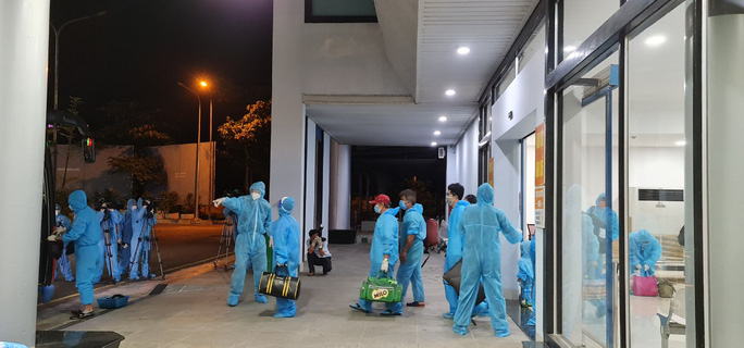Trước đ&amp;oacute;, UBND tỉnh n&amp;agrave;y đ&amp;atilde; tổ chức 5 chuyến bay với tổng số 935 người d&amp;acirc;n c&amp;oacute; ho&amp;agrave;n cảnh kh&amp;oacute; khăn từ TP Hồ Ch&amp;iacute; Minh về tỉnh bảo đảm an to&amp;agrave;n.