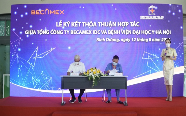 Lễ k&amp;yacute; kết thỏa thuận hợp t&amp;aacute;c giữa c&amp;ocirc;ng ty Becamex Idc v&amp;agrave; đại diện Bệnh viện Đại học Y Dược H&amp;agrave; Nội.