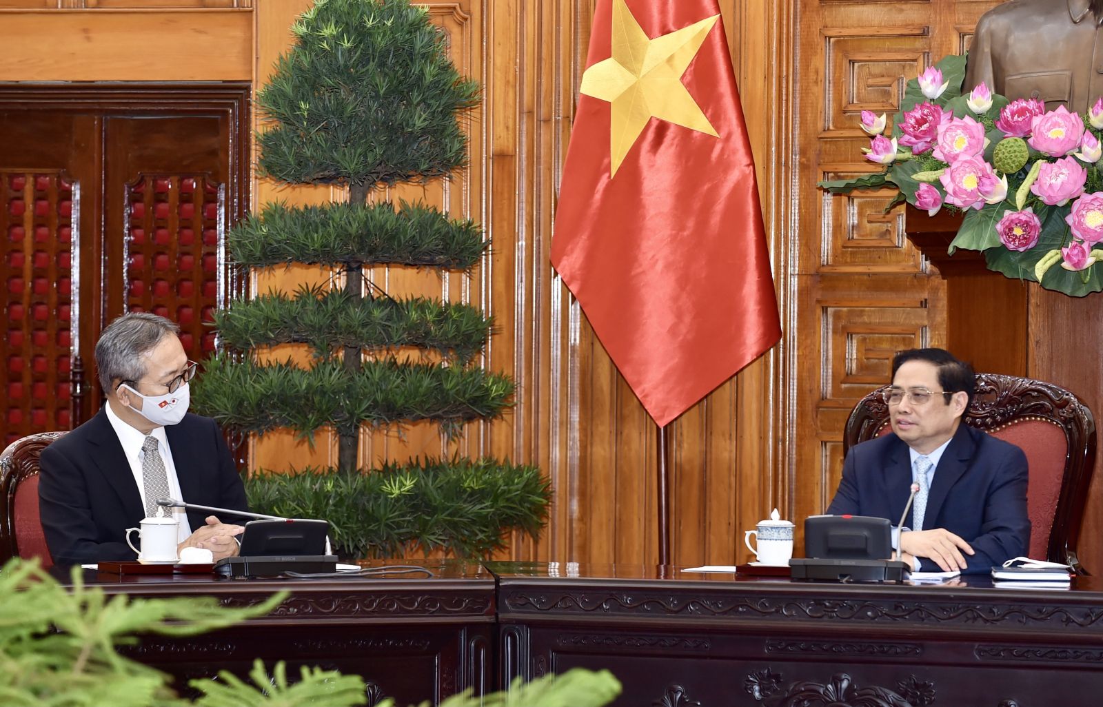 Thủ tướng Ch&amp;iacute;nh phủ Phạm Minh Ch&amp;iacute;nh mong muốn hai b&amp;ecirc;n phối hợp chặt chẽ để tăng cường tiếp x&amp;uacute;c, trao đổi đo&amp;agrave;n c&amp;aacute;c cấp, đặc biệt l&amp;agrave; cấp cao để l&amp;agrave;m s&amp;acirc;u sắc quan hệ Đối t&amp;aacute;c chiến lược s&amp;acirc;u rộng trong t&amp;igrave;nh h&amp;igrave;nh mới - Ảnh: VGP/Nhật Bắc