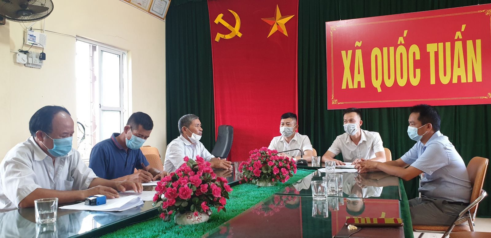 Lễ k&amp;yacute; kết hợp đồng chuyển nhượng th&amp;agrave;nh c&amp;ocirc;ng giữa 2  DN  cấp nước tại UBND x&amp;atilde; Quốc Tuấn An L&amp;atilde;o Hải Ph&amp;ograve;ng.