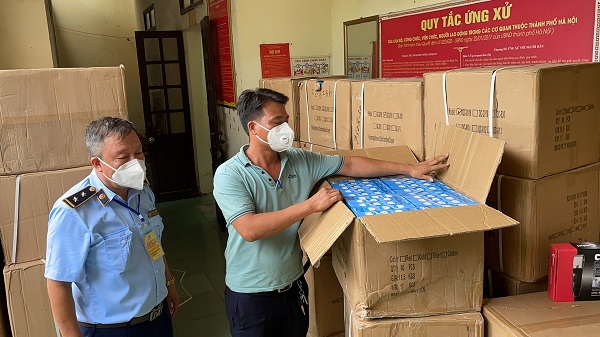 50 th&amp;ugrave;ng với tổng cộng 1.000 sản phẩm van m&amp;aacute;y thở  do nước ngo&amp;agrave;i sản xuất, kh&amp;ocirc;ng r&amp;otilde; chất lượng bị thu giữ
