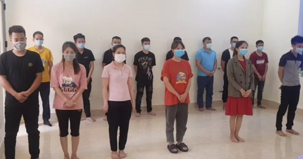 Nh&amp;oacute;m người l&amp;agrave;m mua x&amp;eacute;t nghiệm COVID-19 do Dương l&amp;agrave;m giả tại Cơ quan c&amp;ocirc;ng an