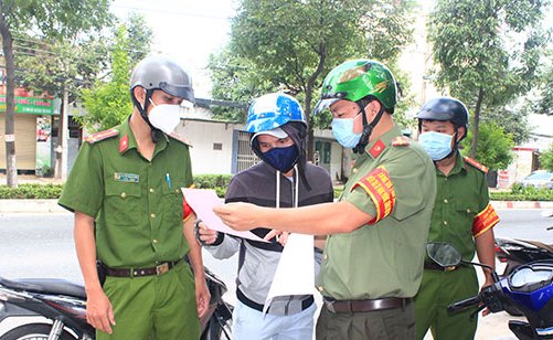 Mới đ&amp;acirc;y,  UBND tỉnh Đồng Nai đ&amp;atilde; hỗ trợ đưa 600 c&amp;ocirc;ng d&amp;acirc;n Đắk Lắk v&amp;agrave; Ph&amp;uacute; Y&amp;ecirc;n về qu&amp;ecirc; tr&amp;aacute;nh dịch