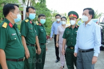 Bí thư Tỉnh ủy Bình Định Hồ Quốc Dũng thăm hỏi, động viên cán bộ 3 khu cách ly tập trung trên địa bàn tỉnh