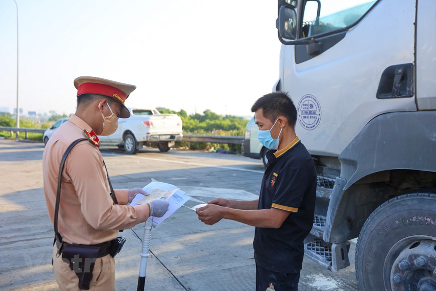 Bộ C&amp;ocirc;ng Thương đề nghị Bộ Giao th&amp;ocirc;ng vận tải sớm ban h&amp;agrave;nh hướng dẫn quy định vận tải trong thời gian gi&amp;atilde;n c&amp;aacute;ch do dịch Covid-19.