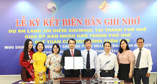 Lễ k&amp;yacute; kết được thực hiện bằng phương thức trực tuyến giữa hai địa phương.