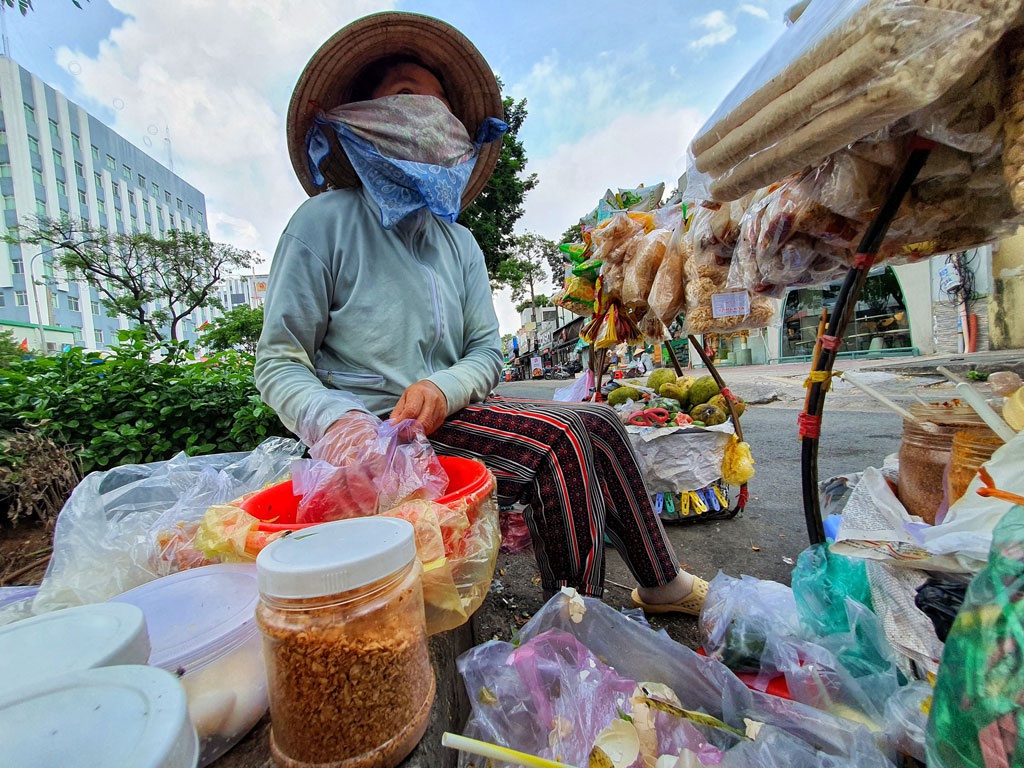 Giải cứu doanh nghiệp, kh&amp;ocirc;ng phải chỉ từ việc giảm l&amp;atilde;i suất - Ảnh 2.