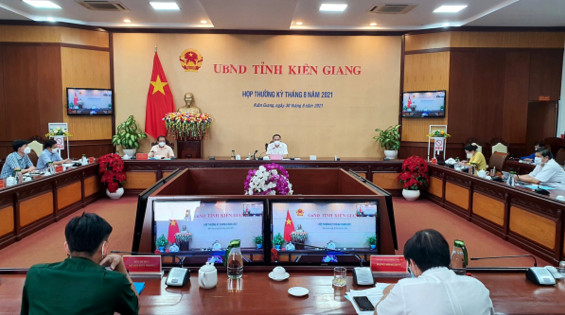 Chủ tịch UBND tỉnh Ki&amp;ecirc;n Giang, &amp;ocirc;ng L&amp;acirc;m Minh Th&amp;agrave;nh chủ tr&amp;igrave; cuộc họp