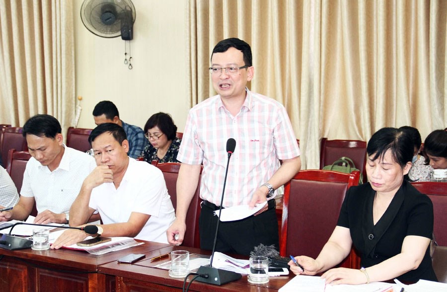 Chủ tịch UBND huyện Ti&amp;ecirc;n L&amp;atilde;ng, B&amp;ugrave;i Th&amp;agrave;nh Cương b&amp;aacute;o c&amp;aacute;o tại Hội nghị