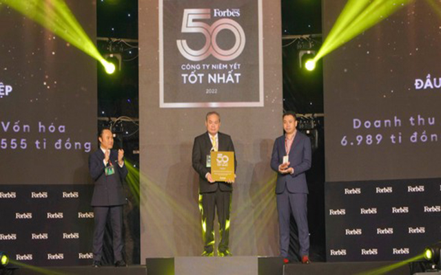 &amp;Ocirc;ng Quảng Văn Viết Cương, Ph&amp;oacute; tổng gi&amp;aacute;m đốc Becamex IDC nhận chứng nhận vinh danh &amp;ldquo;Top 50 c&amp;ocirc;ng ty ni&amp;ecirc;m yết tốt nhất năm 2022&amp;rdquo;