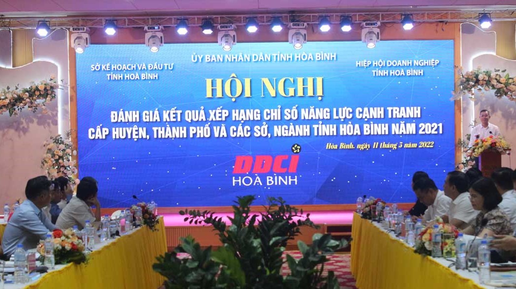 To&amp;agrave;n cảnh hội nghị đ&amp;aacute;nh gi&amp;aacute; kết quả xếp hạng Chỉ số DDCI &amp;aacute;p dụng thử nghiệm tr&amp;ecirc;n địa b&amp;agrave;n tỉnh H&amp;ograve;a B&amp;igrave;nh năm 2021.