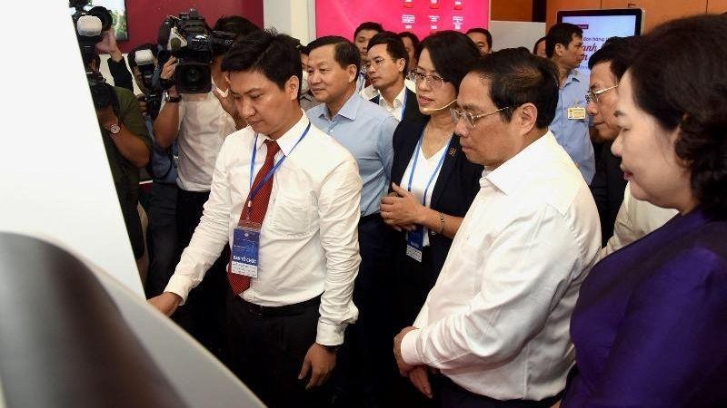 Thủ tướng Phạm Minh Ch&amp;iacute;nh, Ph&amp;oacute; Thủ tướng L&amp;ecirc; Minh Kh&amp;aacute;i tham quan gian trưng b&amp;agrave;y của Agribank.  Thủ tướng Phạm Minh Ch&amp;iacute;nh, Ph&amp;oacute; Thủ tướng L&amp;ecirc; Minh Kh&amp;aacute;i tham quan gian trưng b&amp;agrave;y của Agribank.