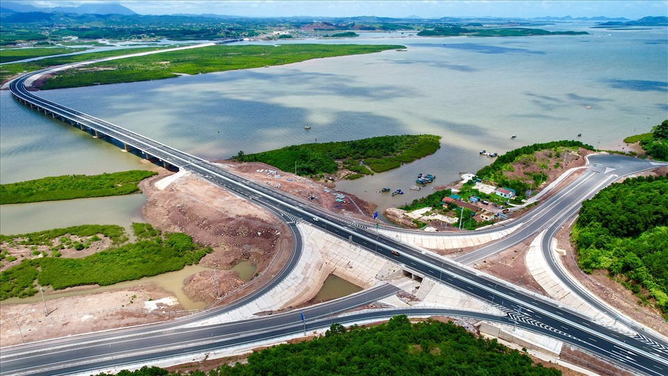 Cao tốc V&amp;acirc;n Đồn &amp;ndash; M&amp;oacute;ng C&amp;aacute;i Khởi c&amp;ocirc;ng ng&amp;agrave;y 3.4.2019, đang gấp r&amp;uacute;t ho&amp;agrave;n thiện c&amp;aacute;c hạng mục cuối c&amp;ugrave;ng để kịp kh&amp;aacute;nh th&amp;agrave;nh dịp 2.9.2022