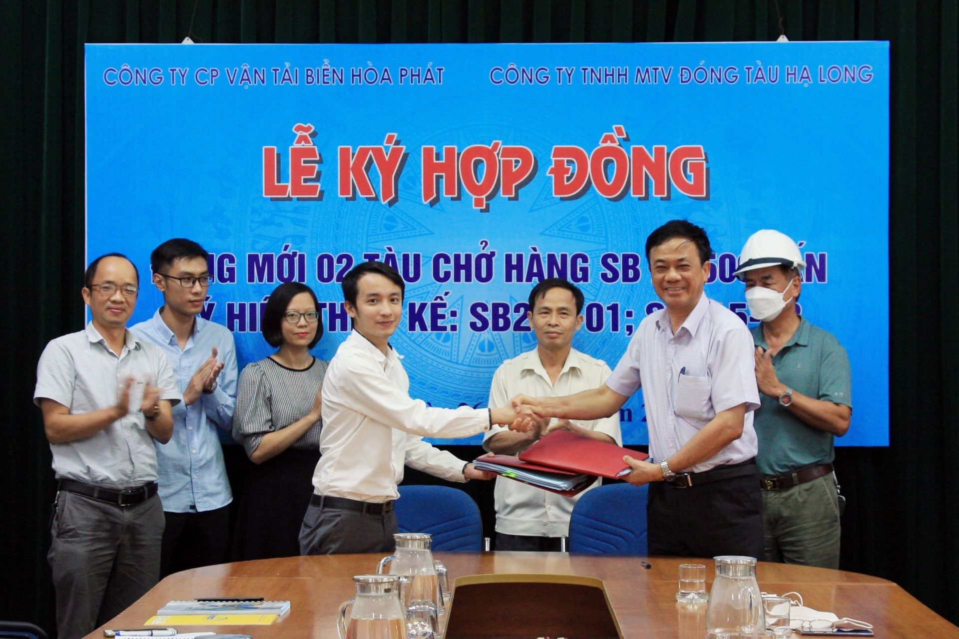 Lễ k&amp;yacute; kết hợp đồng giữa C&amp;ocirc;ng ty C&amp;ocirc;ng ty Vận tải biển H&amp;ograve;a Ph&amp;aacute;t v&amp;agrave; Nh&amp;agrave; m&amp;aacute;y đ&amp;oacute;ng t&amp;agrave;u Hạ Long