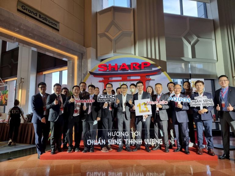 &amp;Ocirc;ng Wu Po Hsuan (Robert Wu) - Chủ tịch tập đo&amp;agrave;n, Gi&amp;aacute;m đốc điều h&amp;agrave;nh Sharp